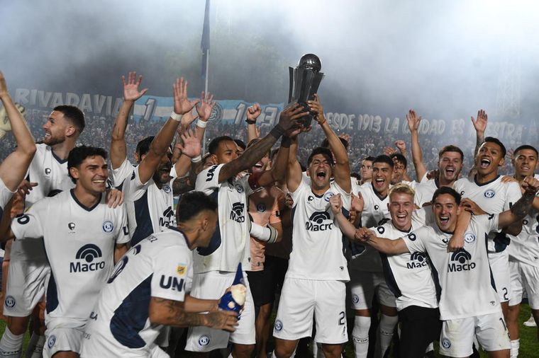 El equipo y la Copa. El equipo y la Copa. 