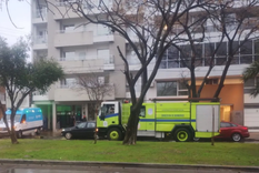 Luego de desplomarse, el ascensor quedó trabado a la altura del primer piso. Luego de desplomarse, el ascensor quedó trabado a la altura del primer piso.
