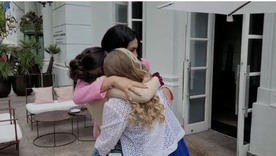 Un abrazo que fue aplaudido. Foto: Priscila Mateos