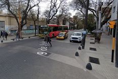 El joven intentó correr el colectivo, pero terminó atropellado y murió