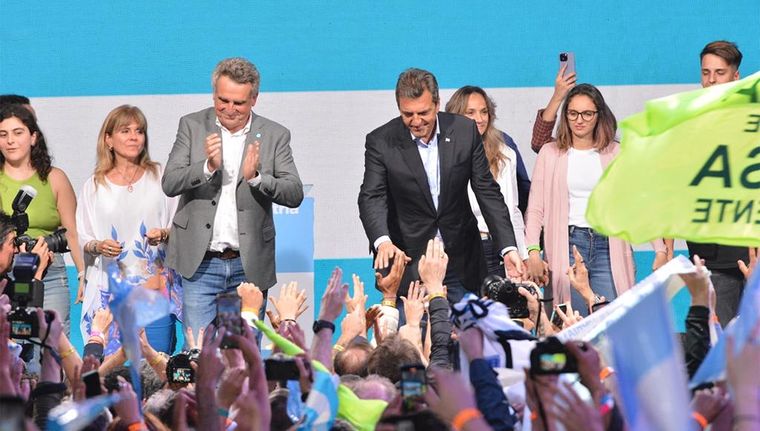 El mapa del país quedó pintado casi todo de celeste, tras el triunfo de Sergio Massa Foto: Celeste Salguero/MDZ