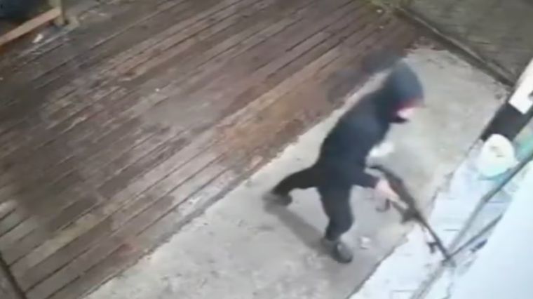 Tres ladrones perpetraron el robo a un kiosko en La Matanza con una escopeta como arma.&nbsp;