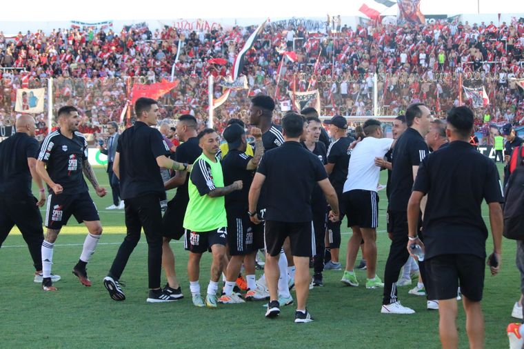 Emoción: el Deportivo Riestra ascendió a Primera División Foto: Tomás Nocetti/MDZ