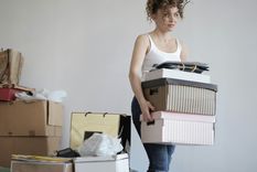 Para quienes están dispuestos a mudarse a una nueva vivienda a menudo es más fácil donar o regalar los artículos que no usará más a familiares que ponerlos en venta. No hacer nada (o sea, no vender ni ni donar y ni regalar), implica aumentar los costos de la mudanza. Foto: pexels.com