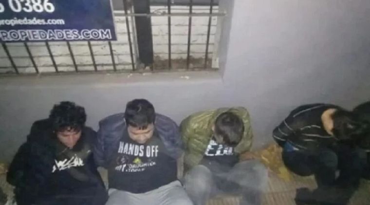 Momento de la detención  de los chilenos Foto: NA