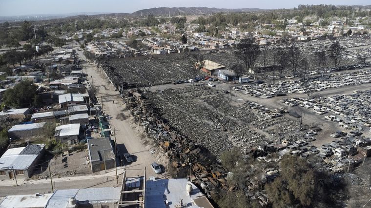 La pericia determinó que el incendio se originó afuera del predio Foto: MDZ