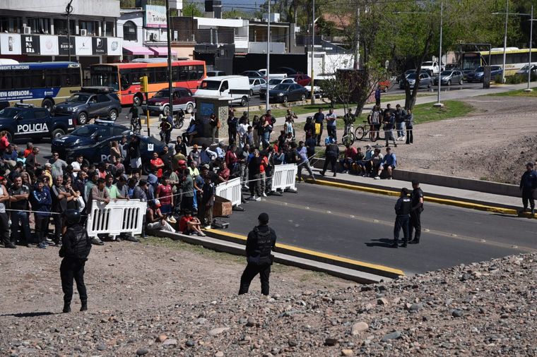 El vallado que implementó la policía. El vallado que implementó la policía.