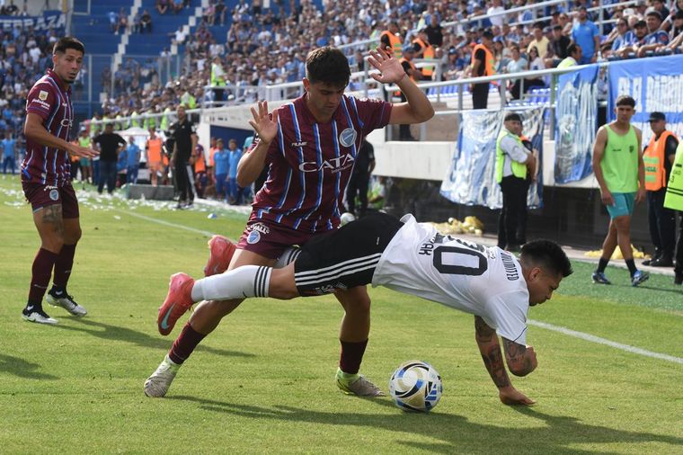 El Tomba necesita ganar para soñar con la permanencia en Primera división. El Tomba necesita ganar para soñar con la permanencia en Primera división.