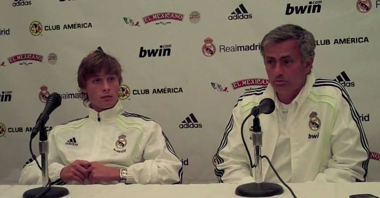 Sergio Canales junto a José Mourinho durante su etapa en Real Madrid Sergio Canales junto a José Mourinho durante su etapa en Real Madrid