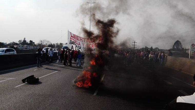 Piqueteros cortan este viernes más de tres autopistas. Foto: Polo Obrero