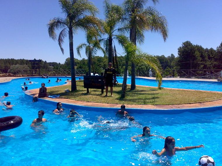 Un parque con aguas termales que tiene turistas durante todo el año: el 48% son argentinos. Un parque con aguas termales que tiene turistas durante todo el año: el 48% son argentinos. 