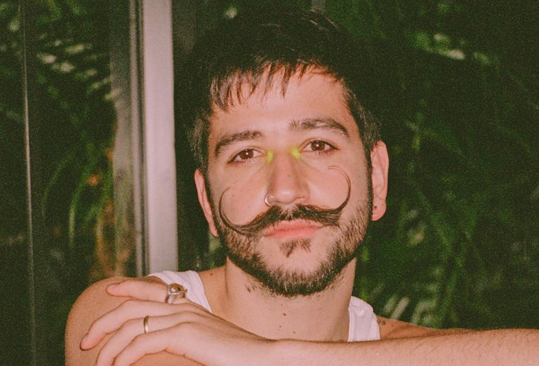 El nombre completo del artista colombiano es Camilo Andrés Echeverry Correa.