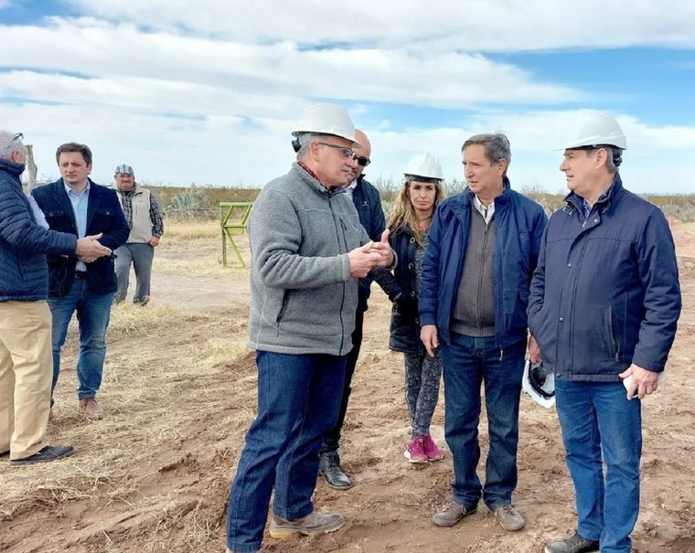 Omar y Emir Félix recorren las obras del gasoducto (imagen de archivo). Foto: Twitter Omar Félix Omar y Emir Félix recorren las obras del gasoducto (imagen de archivo). Foto: Twitter Omar Félix
