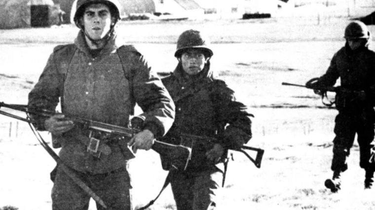 El armamento utilizado en ambos bandos de la Guerra de Malvinas fue un factor determinante, no solo para el propio conflicto donde se utilizó, sino en guerras a futuro por las enseñanzas militares que dejó.
