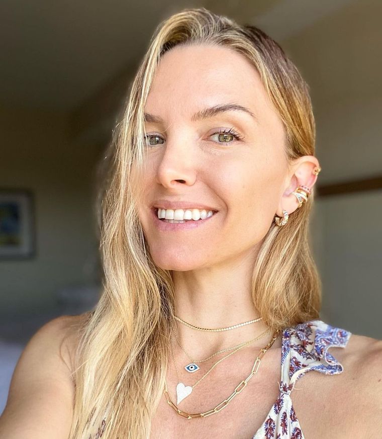 Sofía Zámolo y sus mejores looks con zapatillas blancas Foto: Instagram