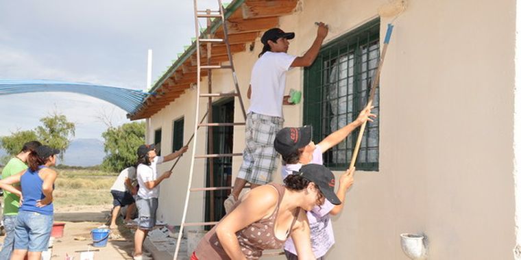 Los solidarios jóvenes de Lavalle. Foto: MDZ