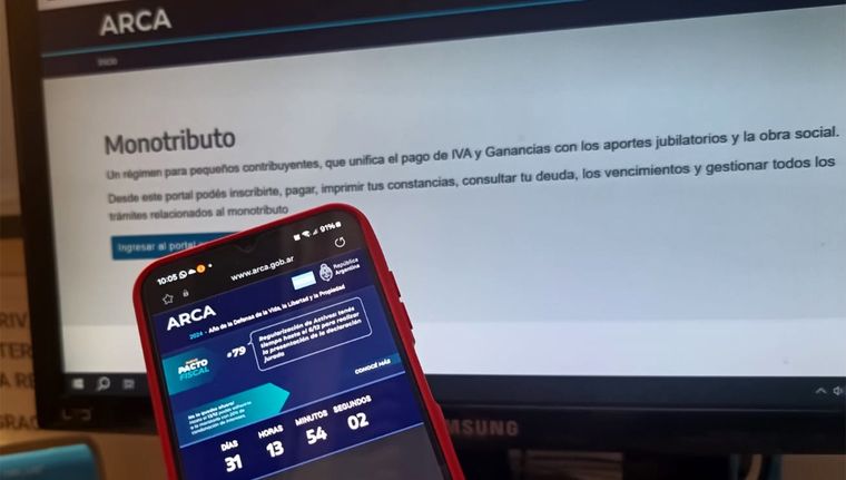 Las categorías del monotributo fueron actualizadas por ARCA. Conocé cuánto podés facturar sin salir del régimen simplificado. Foto: Walter Moreno/Mdz con Moto G 24