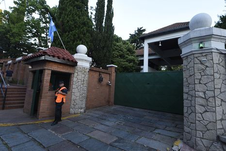Javier Milei y Manuel Adorni están reunidos en Olivos. Javier Milei y Manuel Adorni están reunidos en Olivos.