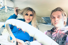 Aaron Carter llegó a ser un famoso cantante teen en los 2000 y hermano menor de Nick Carter. Aaron Carter llegó a ser un famoso cantante teen en los 2000 y hermano menor de Nick Carter.