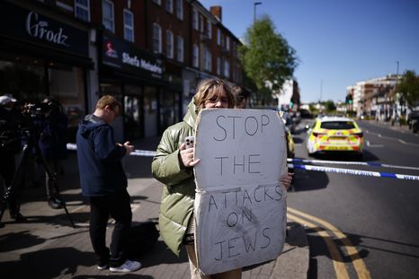 Dos judíos fueron apuñalados en Londres. Dos judíos fueron apuñalados en Londres.