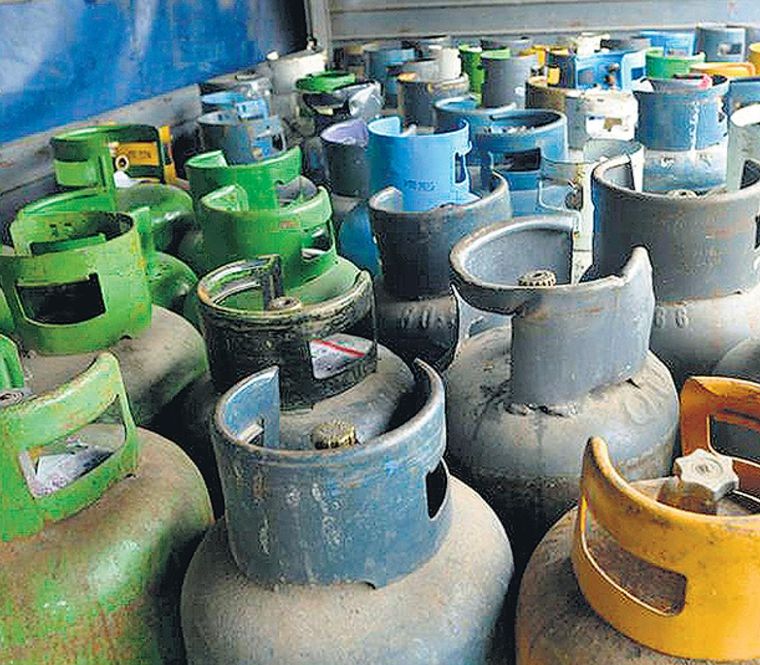 El Programa Hogar de Anses facilita la compra de garrafas de gas a los hogares de menores ingresos que no pueden acceder a la red de gas natural. Foto: Archivo MDZ El Programa Hogar de Anses facilita la compra de garrafas de gas a los hogares de menores ingresos que no pueden acceder a la red de gas natural. Foto: Archivo MDZ