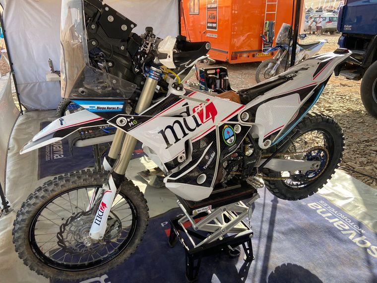 La moto de Diego Noras, lista para la acción.