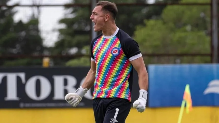Agustín Mangiaut, arquero de 21 años, podría debutar en la Primera de Argentinos en la Bombonera. Agustín Mangiaut, arquero de 21 años, podría debutar en la Primera de Argentinos en la Bombonera.