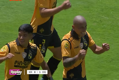 golazo de un futbolista mendocino en un clasico del futbol chileno