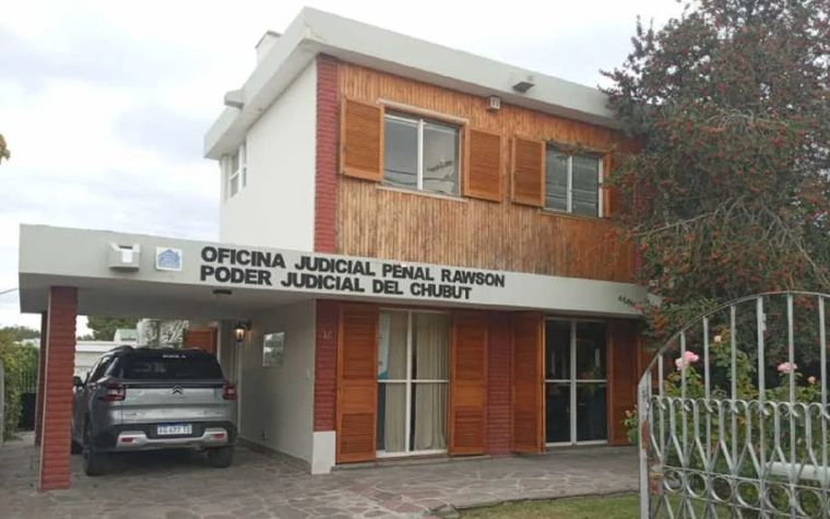 Una mujer deberá devolverle 5.500.000 pesos a un jubilado al que le robó durante tres años en la ciudad de Rawson, en Chubut.