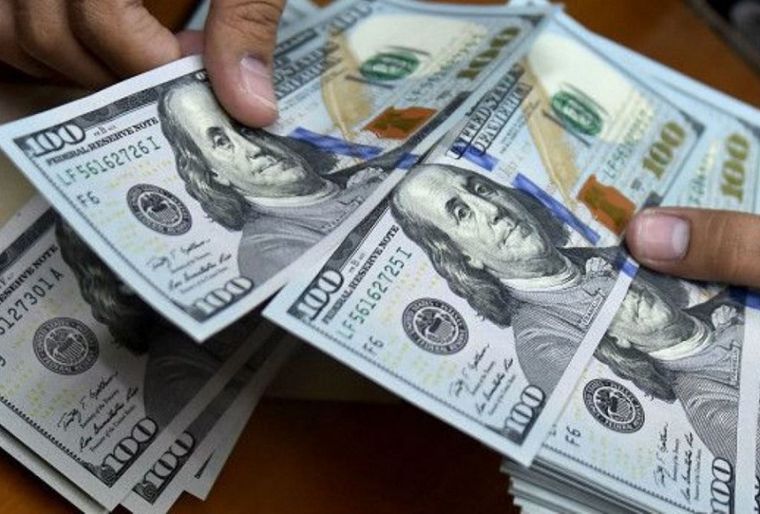 Los diferentes dólares operan a la baja este jueves, luego de conocerse detalles del canje de títulos en divisa por otros en pesos, avanzando hacia un desendeudamiento, según la versión oficial. Foto: Pexels