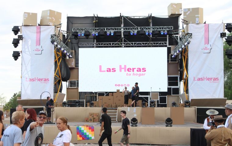 El escenario de la Fiesta de la Vendimia de Las Heras. Foto: Santiago Tagua/MDZ