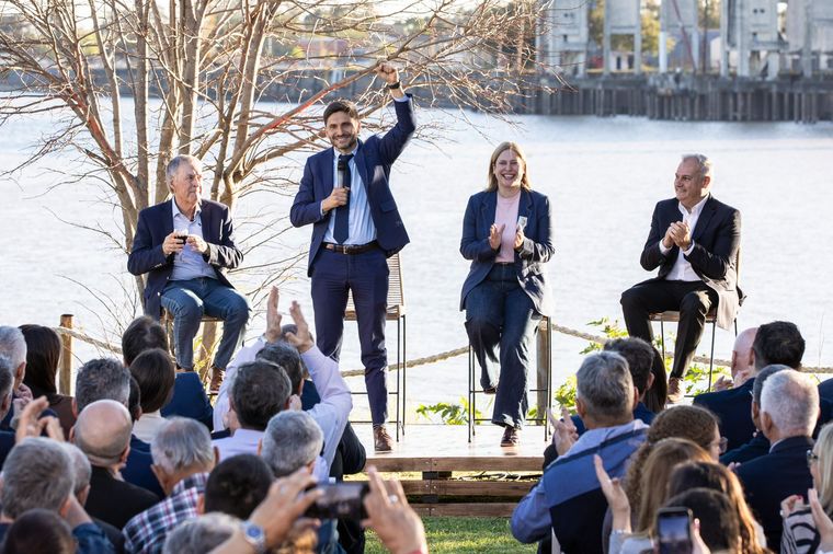 Maximiliano Pullaro y Juan Schiaretti lanzaron la campaña de Provincias Unidas. Foto: X @Maxipullaro