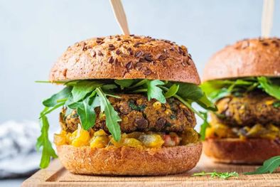 MDZol | Las hamburguesas de garbanzo son una alternativa saludable ideal (Shutterstock).