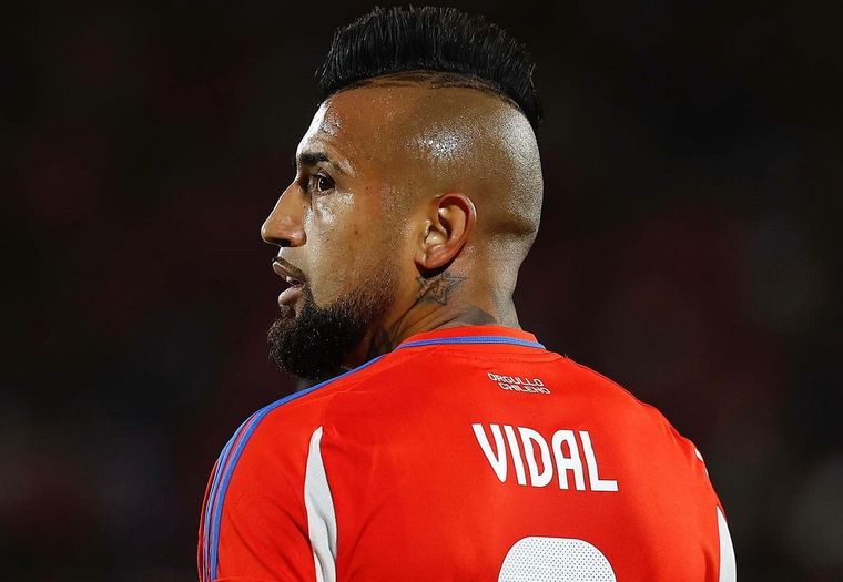 Vidal estableció semejanzas entre un futbolista de Independiente y uno del Bayern. Foto: Instagram @kingarturo23oficial