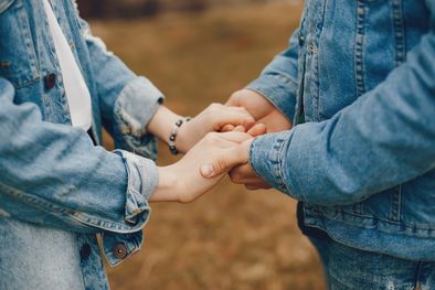 MDZol | Marcela Wozny,  psicóloga clínica de adultos y parejas, habló en MDZ Radio sobre las problemáticas que se presentan en las parejas en la actualidad. Foto: Freepik