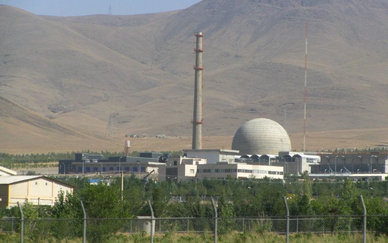 Israel evalúa bombardear la planta nuclear de Irán.