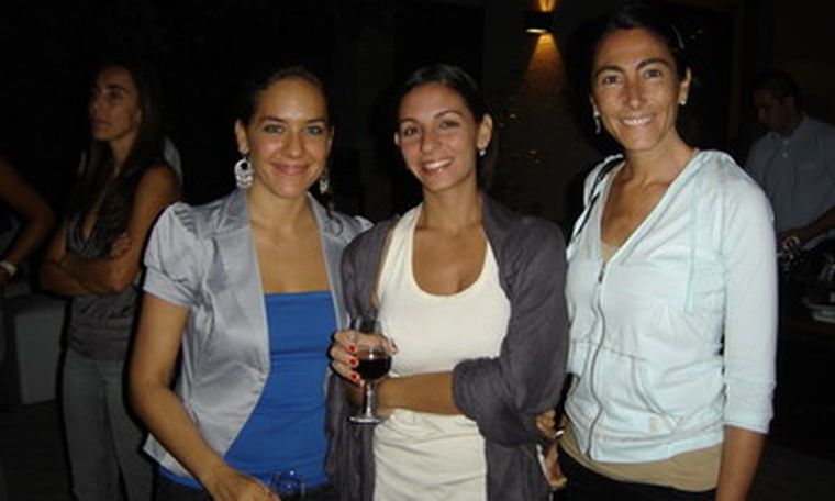Liz Clement, Laurita Rez Masud y Carolina Groisman, tres invitadas en los jardines de La Casa del Visitante. Foto: MDZ