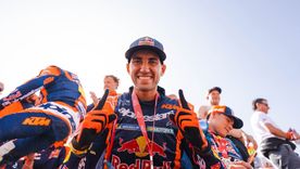 Luciano Benavides celebró su victoria en el Rally Dakar y se metió en una selectiva lista.