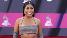 Foto: https://www.vogue.mx/alfombra-roja/articulo/yalitza-aparicio-latin-grammy-2022-falda-y-zapatos-espartanos