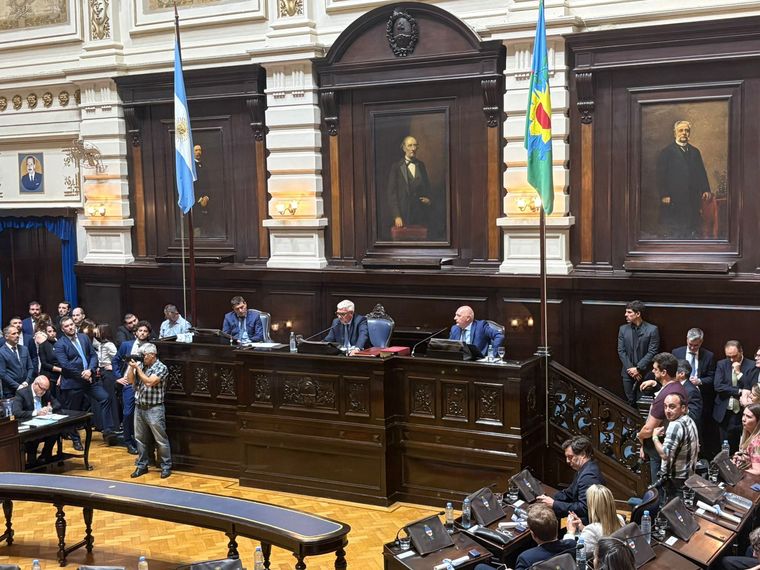 Alejandro Dichiara será el presidente. Lo secundarán, confirmados, Cascallares, Guerrera, Agustín Forchieri, PRO (Santilli), Juan Osaba (Pareja) LLA. Faltan confirmar los lugares del radicalismo y los libertarios blue. Alejandro Dichiara será el presidente. Lo secundarán, confirmados, Cascallares, Guerrera, Agustín Forchieri, PRO (Santilli), Juan Osaba (Pareja) LLA. Faltan confirmar los lugares del radicalismo y los libertarios blue.