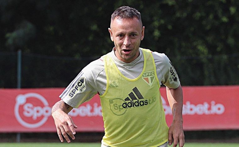 Rafinha se quejó del planteo de San Lorenzo. Foto: FCSaoPablo