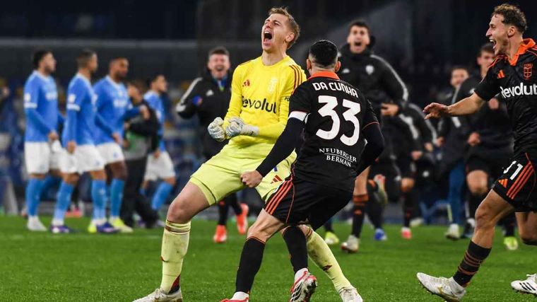 Como 1907 festeja el pase a semifinales de la Copa Italia tras ganarle a Napoli por penales.&nbsp;