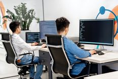 Hacia 2015, cerca del 50% de las personas que mantenga sus puestos de trabajo necesitará realizar cursos de capacitación. Foto: Mikhail Nilov en Pexels