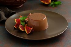 Lleva esta receta de flan de chocolate a tu mesa y todos te amarán.