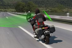 bmw presento el control de crucero adaptativo para motos