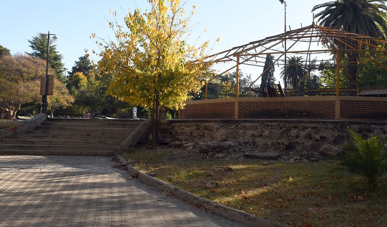 La histórica Calesita del Parque ya no esta en su clásico espacio y comenzó la remodelación.