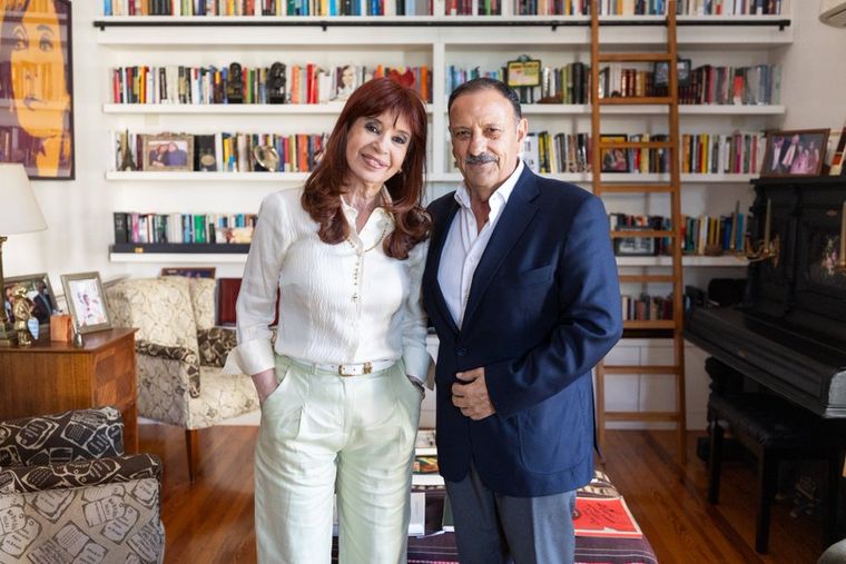 Luego de sacarse chispas por las elecciones del PJ, Ricardo Quintela visitó a CFK en su domicilio de San José 1111.