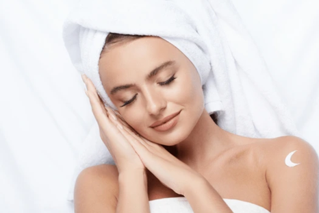 Una experta recomienda un tratamiento nocturno ideal para mantener la piel radiante. Foto: Shutterstock