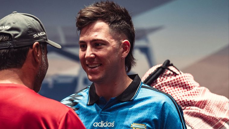 El joven deportista mendocino presenta una lesión cervical severa y atraviesa horas de evaluación médica constante.