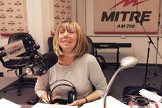 Nora Perlé y una de sus pasiones, la radio.